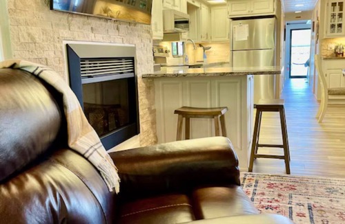 Downtown Knoxville Boat Rental | Big Orange 76’ Houseboat at Vol Landing Walk to stadium Free Parking