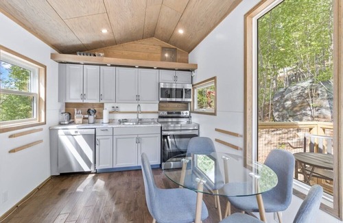 Wildwood Cabin | Bird's Nest Spruce at Treetop Escapes!