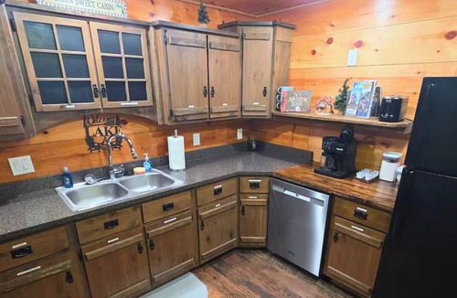 Scotland Cabin | Birdhouse Dome and Cabin - Hot Tub - Kayaks - Disc Golf - 2 Min Walk