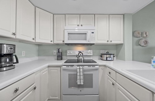 Surf City Apartment | Birds Nest Ocean View Condo w Balcony