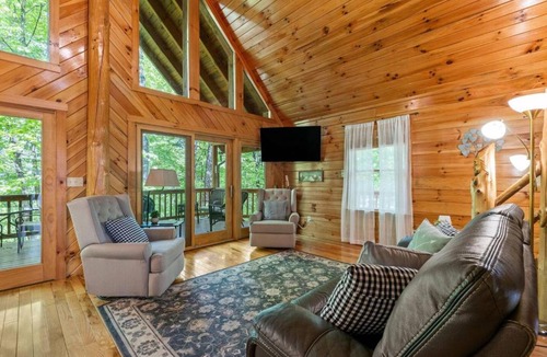 Slade House | Birdsong- Hot Tub, Game Room, Firepit, WiFi