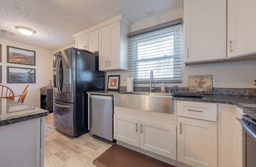 Blacksburg House | Bishop Ridge Retreat in Blacksburg: quiet country views, 7 mins to downtown, deck and cozy stove.