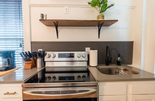 Crestline Heights Apartment | Black Velvet King Suite in Beautiful Highland Park