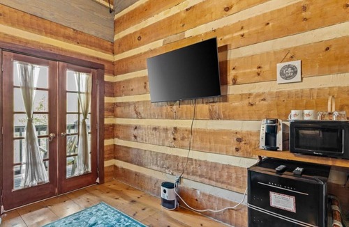 Townsend Hotel | Blissful Breeze Room - Mountain Views, Balcony, Fireplace