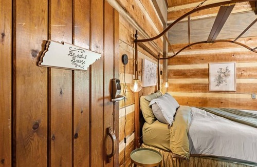 Townsend Hotel | Blissful Breeze Room - Mountain Views, Balcony, Fireplace