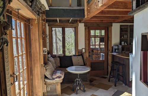 Cullowhee Cabin | BLUE GHOST HOST Spring