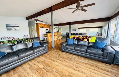 Smith Mountain Lake House | Blue Heron Cottage, Dock, Beach, Peaceful Cove, SUPs, Canoe, Kayaks, Ping Pong
