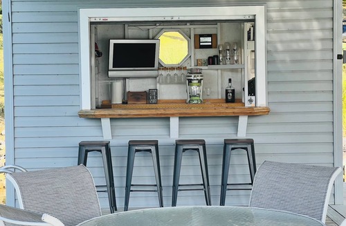 Smith Mountain Lake House | Blue Heron Cottage, Dock, Beach, Peaceful Cove, SUPs, Canoe, Kayaks, Ping Pong