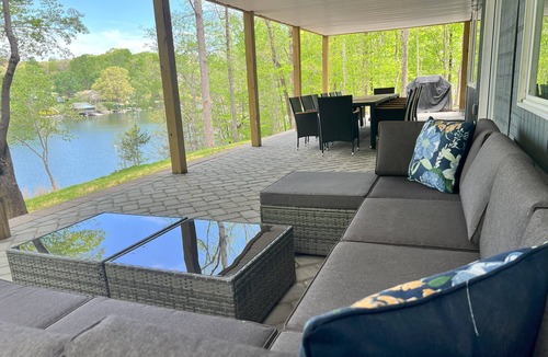 Smith Mountain Lake House | Blue Heron Cottage, Dock, Beach, Peaceful Cove, SUPs, Canoe, Kayaks, Ping Pong