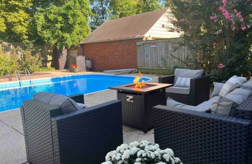 Owensboro House | Blue Moon Cottage: Historic Owensboro Home w/Large Pool, Music Room, Location!