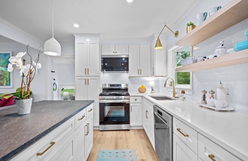 Wilmington House | Blue Pelican Getaway! Pet friendly, fenced in back yard! Sleeps 10 by beach!