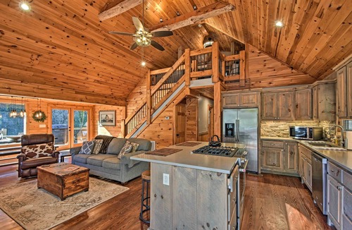 Cashes Valley Cottage | Blue Ridge Mtns Creekside Cabin w/Hot Tub + Pier!