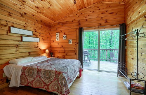 Logan Cabin | Blue Rose Cabins - Overlook Cabin