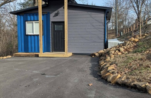French Lick House | Blue Tin Inn - Charming 1-bedroom Shipping Container Home in French Lick