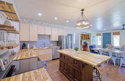 Oakley House | Blue Willows : Alpine Escape Home