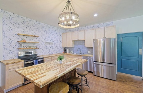 Oakley House | Blue Willows : Alpine Escape Home