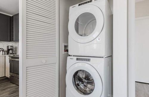 East Hyde Park Apartment | Blueground | Hyde Park, AC, w/d, nr museum