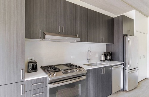 Old Town Apartment | Blueground | Old Town, rooftop, nr Lincoln Park