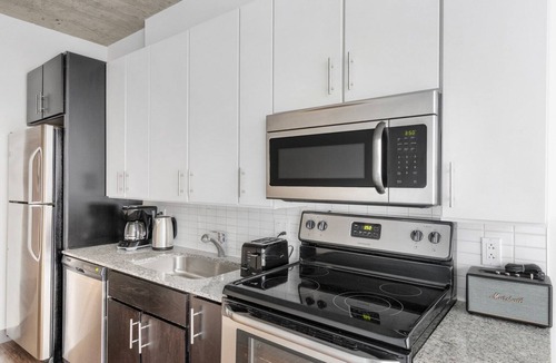West Loop Gate Apartment | Blueground | West Loop Gate, pool, nr Union Station