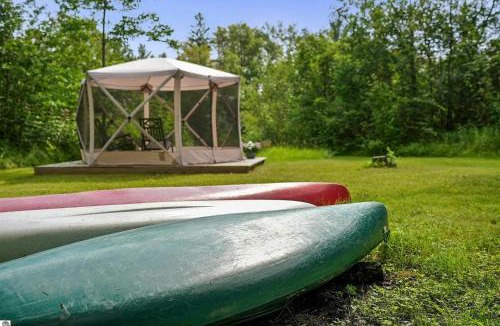 Mayfield House | Boardman Riverfront Retreat close to Downtown TC 800