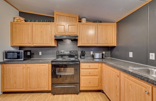 Bronston House | Boat, Fish, Hike & Explore: Cozy Home in Bronston