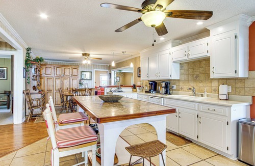 Cross Hill Cottage | Boat Ramp & Dock: Lake Greenwood Getaway!