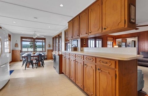 Cross Hill House | Boathouse Point on Lake Greenwood SC