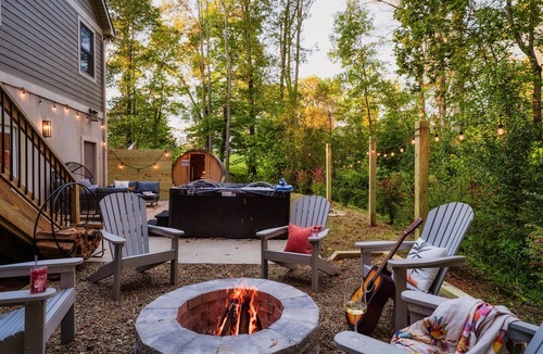Candler House | BoHo Home|10 King beds|Hot tub|Barrel Sauna|SpeakEasy|Theater|5200SqFt