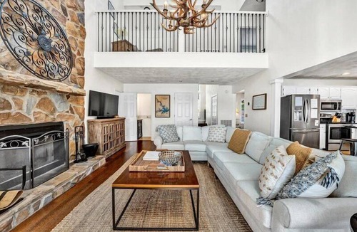 Moneta House | Book 6/20-6/27 and Save $1000! - PROMO CODE: SAVEBIG 16' of Water @ Full Pond! 3 Bedrooms, 1 Flex
