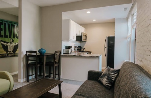 Chatham-Arch Apartment | Book 7 Apts Together - Near Lucas Oil Stadium