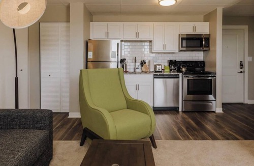 Chatham-Arch Apartment | Book 7 Apts Together - Near Lucas Oil Stadium