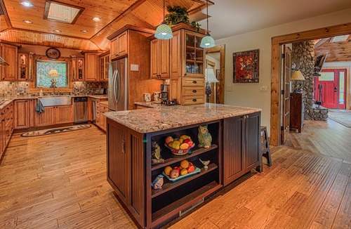 Maggie Valley Cabin | Book Now for 2026~ Luxury Lodge ~ Creek & Mountain View