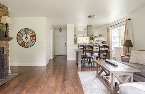 North Creek House | Bothell Retreat · King Bed, Office, Fast WiFi+W/D