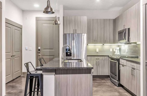 Collin County Apartment | Boulevard Stays Elegant 1BR Pool, Gym, Parking