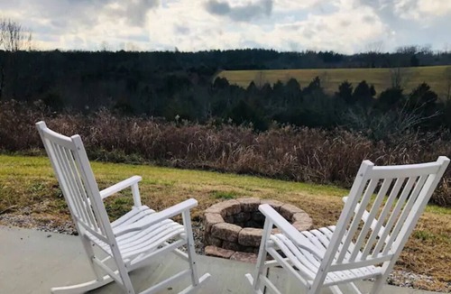 Mount Eden Cottage | Bourbon Country Cottage Newly renovated in the country with amazing views
