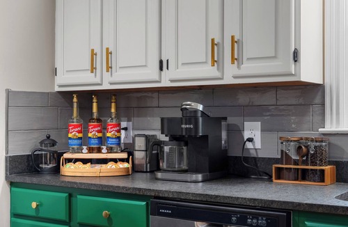 Lawrenceburg House | Bourbon Trail Cabin-Sleeps 10-Hot Tub, Firepit by Iconiq Stays