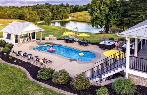 Keene House | 💙 BOURBON TRAIL on LAKE, HEATED POOL, GAME RM, PICKLEBALL, THEATRE, GOLF SIMULATOR!