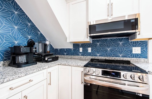 Richmond House | Brand New Build -Near EKU & Downtown -Easy I-75 Access - 2 King Beds - Garage