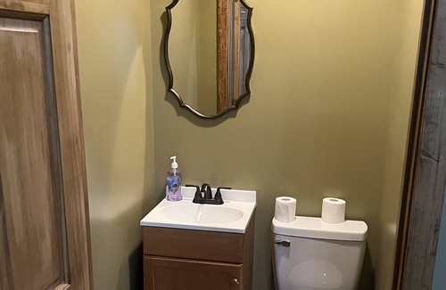 Hinton Cabin | Brand New Cabin on Greenbrier/New Room