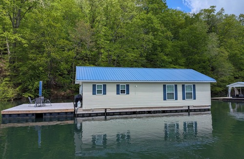 Big Creek House | Brand New Floating Home on Norris Lake : Sleeps 12 : Swim, Grill & Relax! #4