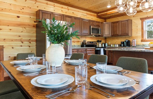 Seymour Cabin | Brand New Greenleaf Lodge ~Indoor Pool ~ Hot Tub