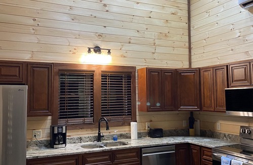 Corinth Cabin | Brand New Lakefront Cabin with hot tub close to Ark Encounter