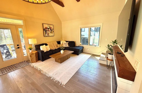 Burton Street House | Brand New & Walkable to West Asheville Hotspots