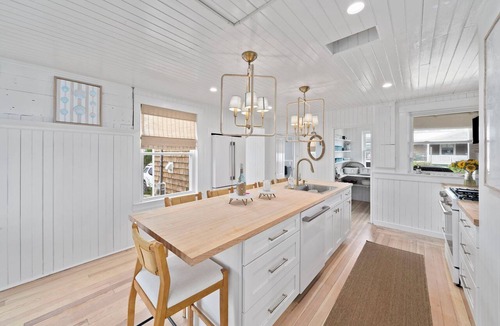Humarock House | Breakaway Oceanfront Beachhouse Humarock EST 1911