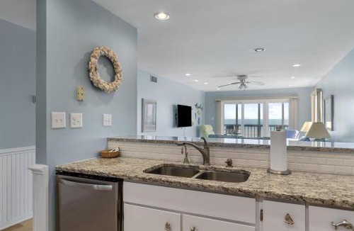 Pine Knoll Shores Apartment | Breakers C32 condo