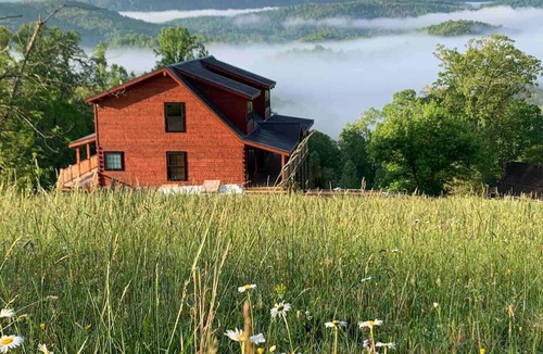 Rock Harbor Cabin | Breathtaking 4 BDR Mountain Lake Retreat