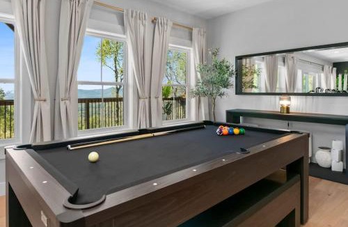Laurel Park House | Breathtaking Mountain Views, Hot Tub, Sauna, Fire Pit, Fire Pit Table, PoolTable, Kitchenette, 2 Living rooms, Universal EV Station