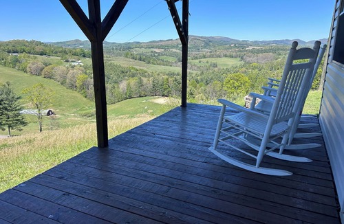 Laurel Springs Cabin | Breathtaking views 1-bedroom cabin in beautiful Laurel Springs