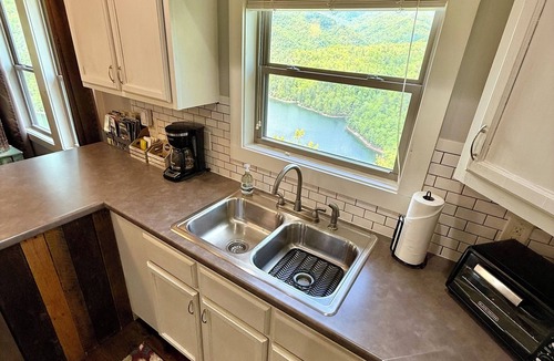 Bryson City Cabin | Breathtaking Views of Mountains & Lake - Hot Tub - Fragrance Free