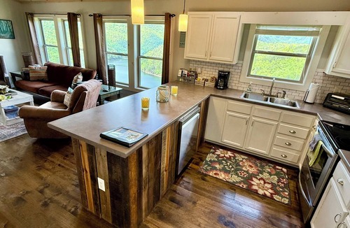 Bryson City Cabin | Breathtaking Views of Mountains & Lake - Hot Tub - Fragrance Free